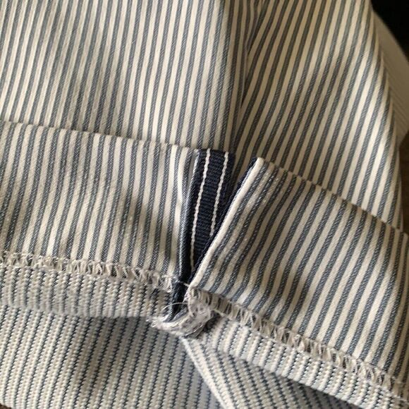 EUC WOMEN’S NIKE GOLF SIZE 6 PINSTRIPED SHORTS - Picture 7 of 7